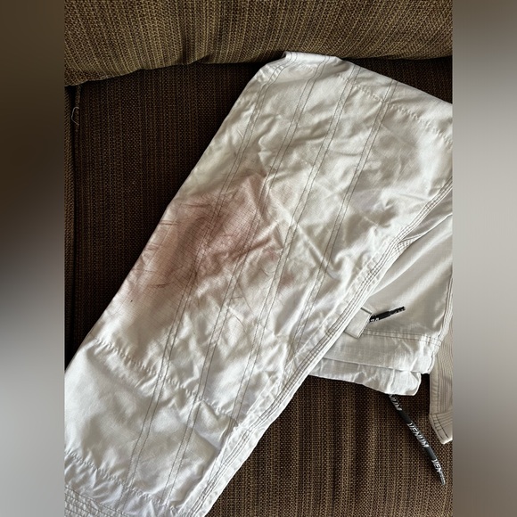 Venum Adult A4 Gi. White but with stains - Picture 4 of 10